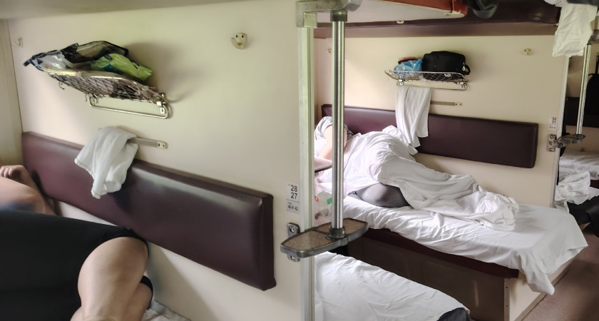 «Запрещаю находиться на наших нижних полках!». Реальная история из поезда РЖД