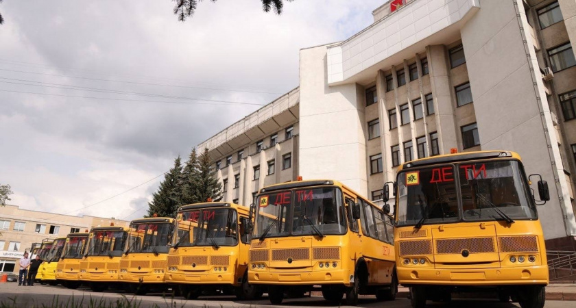19 новых школьных автобусов пополнят автопарк учреждений образования Вологодской области 