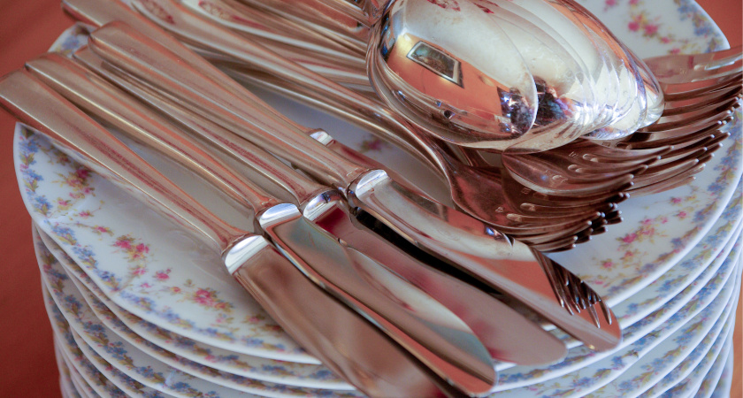 Как отмыть столовые приборы до блеска: для идеального блеска хватит 1 таблетки и 15 минут