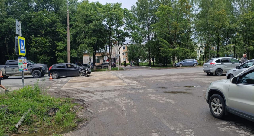 Четырехлетний ребенок пострадал в ДТП с тремя иномарками в Вологодской области