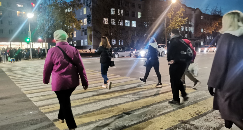 Верховный Суд вынес окончательное решение: обязан ли водитель стоять, пока пешеход полностью перейдёт дорогу