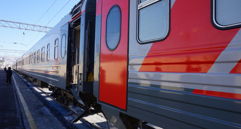 Ночью в поезде проснулась — и обнаружила, что кто-то копается в моих вещах у полки ребенка, была в ужасе