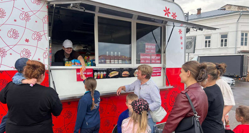 В Вологодской области запустили стильные фудтраки с региональным дизайном