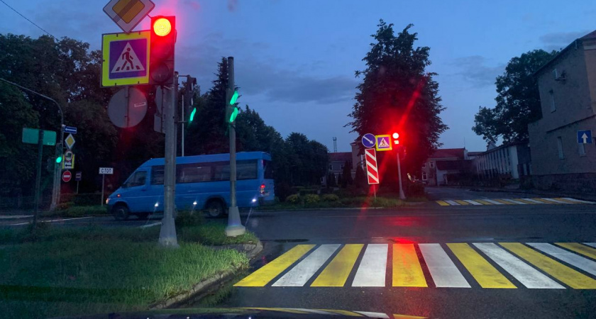 Верховный Суд постановил: нужно ли ждать, пока пешеход перейдет дорогу полностью, или можно ехать сразу