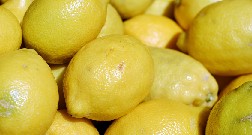 Всегда оставляю лимон около кровати: попробуйте сами - результат вас удивит