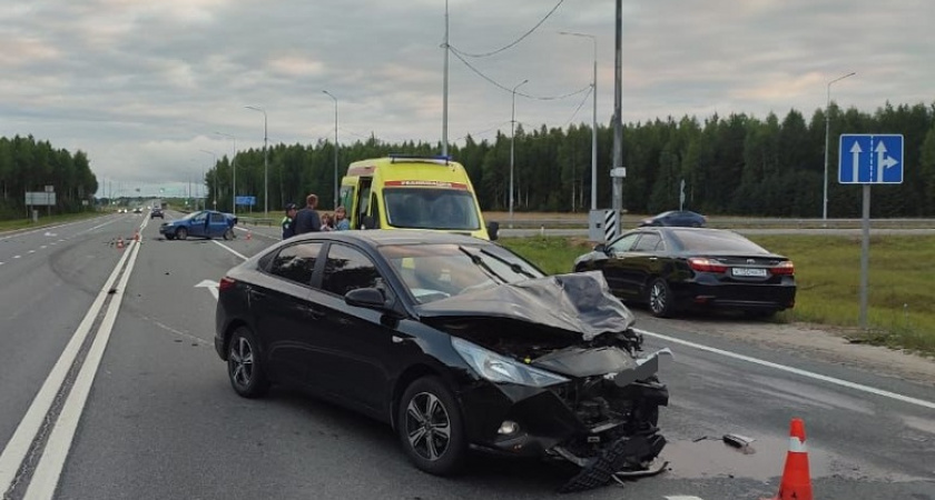 Двое детей пострадали в лобовом столкновении на трассе в Вологодской области 