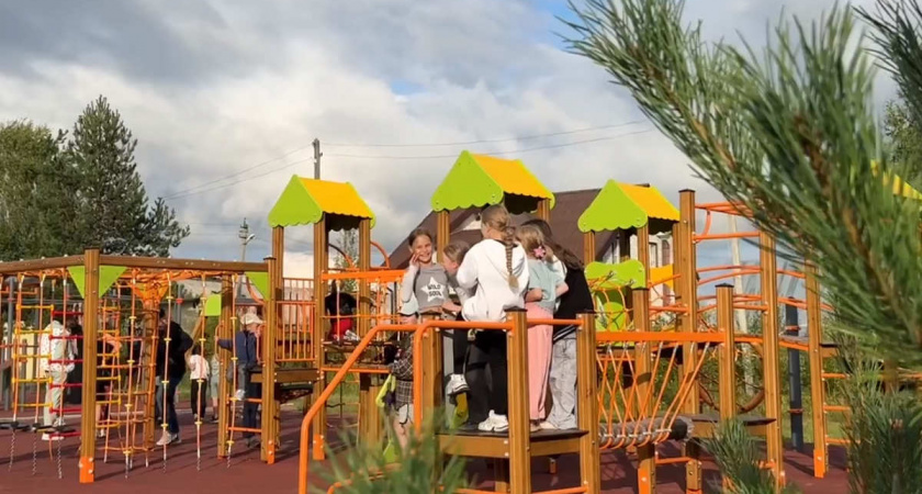 Новая детская площадка открылась в Вологодской области
