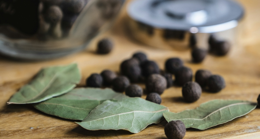 Всегда теперь добавляю лавровый лист в воду для мытья полов: попробуйте и вы - результат вас удивит
