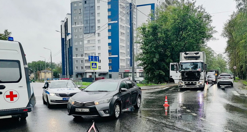 Москвич на "Мерседесе" устроил в Вологодской области ДТП с пострадавшей пассажиркой