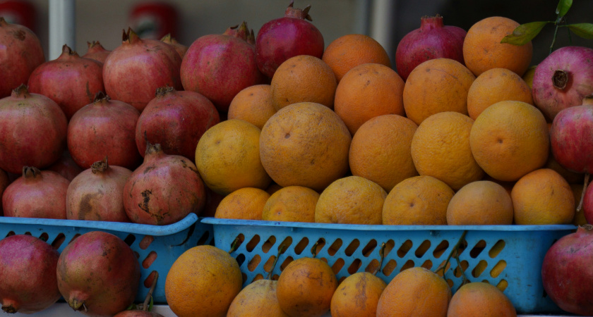 Почему некоторые фрукты и овощи на рынке без запаха и вкуса? Продавцы честно объяснили, в чем дело