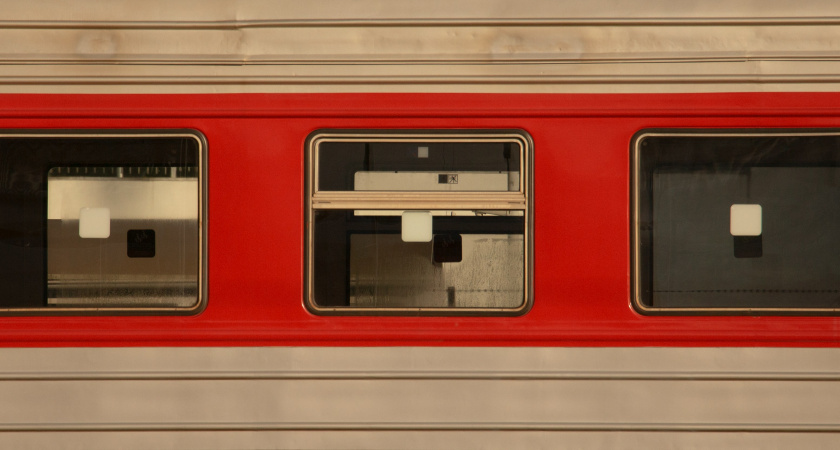 Один плюс и много минусов. Думали, что двухэтажный поезд - шаг в будущее, но реальность очень разочаровала