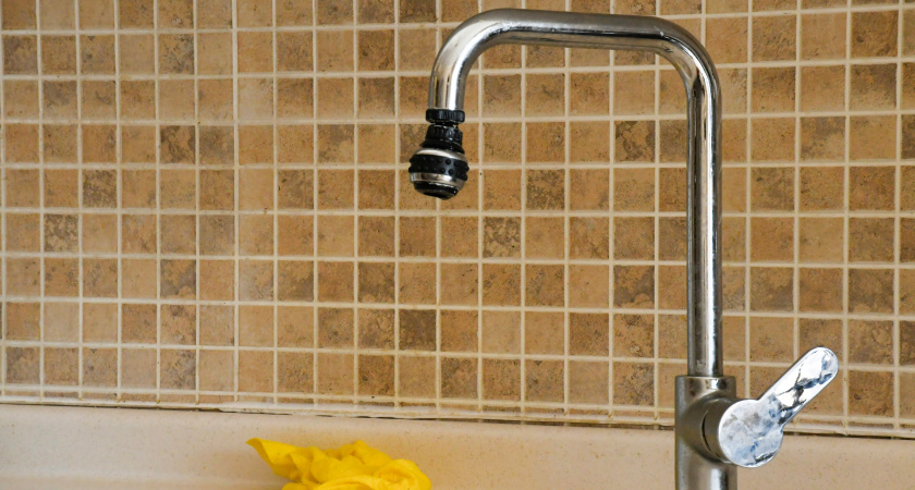 Отзыв на смеситель из светофора, для кухни. За 639 рублей. Анализ профессионала на качество разобранного изделия