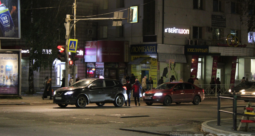 Как поступить, если вы уже пересекли стоп-линию и загорелся красный сигнал светофора