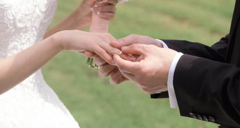 Она заботится о семье, а он — только о себе: как эгоизм мужа разрушает брак