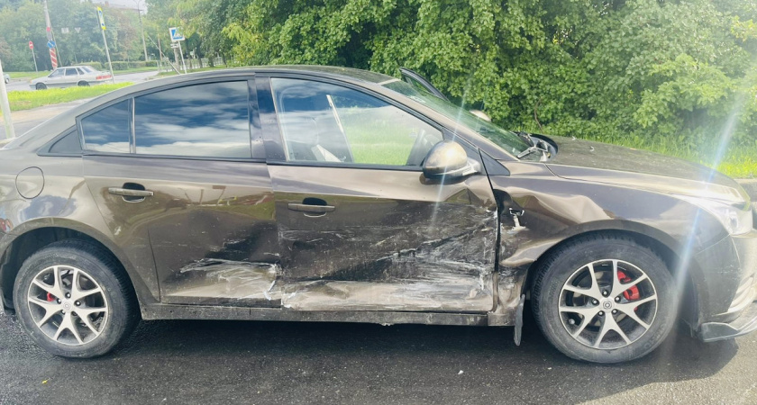 Девушка пострадала в Вологодской области в аварии из-за неверного маневра на светофоре