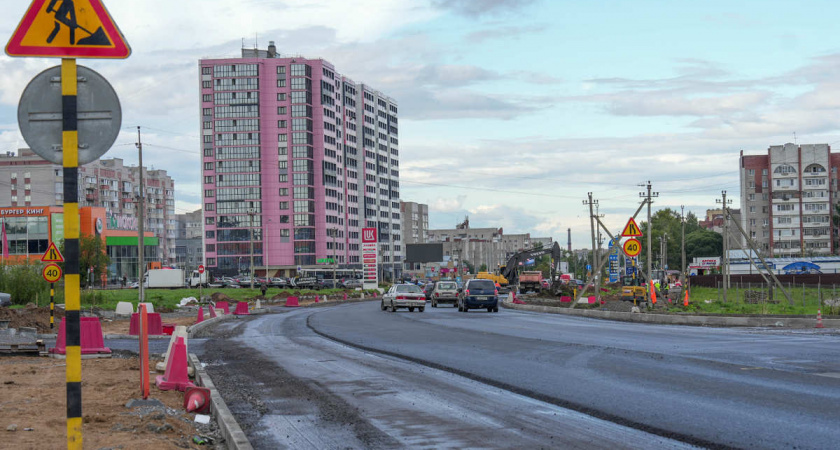 В Вологде начали укладывать высокопрочный асфальт на улице Маршала Конева