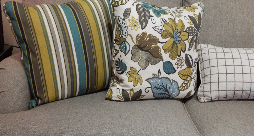 Даже старые подушки запахнут весенней свежестью: всего одна хитрость избавит от запаха пота и изношенности