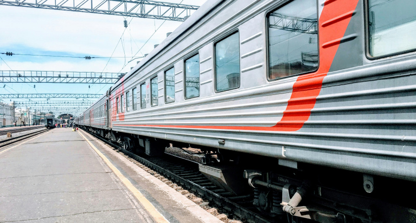Как РЖД скатился до позорного уровня: питьевая вода в туалете, ржавые краны и неработающие кондиционеры при жаре в 40°