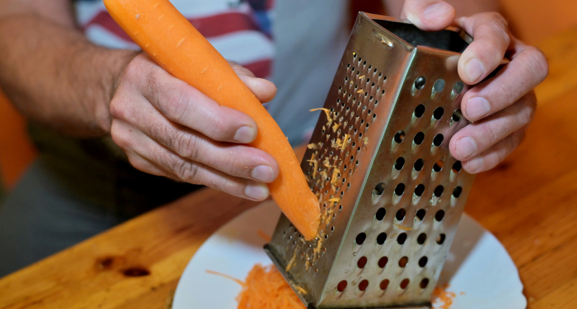 Как всего за минуту заточить тупую терку: с этим справится даже школьник