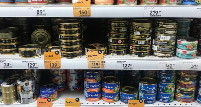 Дочь, технолог пищевой промышленности, показала, чем именно отличаются консервы из "Светофора" от таких же в других магазинах