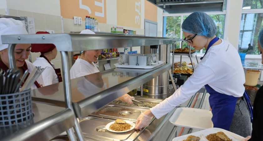 Министр образования Вологодской области лично проверила школьные столовые
