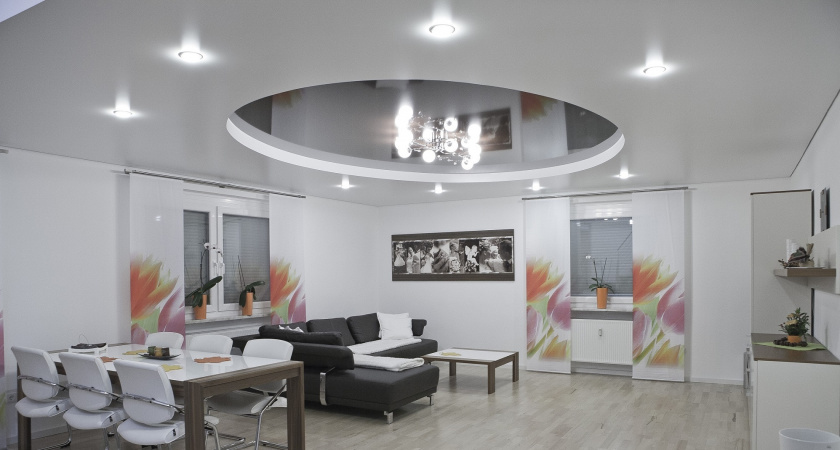 100 мл на 1 литр – и натяжные потолки блистают чистотой: избавитесь от пятен и разводов