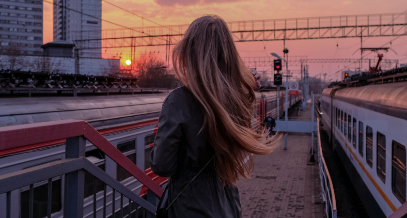 Наглая "яжмать" за все 3-ое суток ни разу не скрутила свой матрас и не разложила столик, чтоб я могла нормально поесть