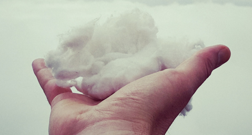 Бывалые хозяйки скупили всю вату в аптеках, но по назначению не используют: она нужна совсем для другого