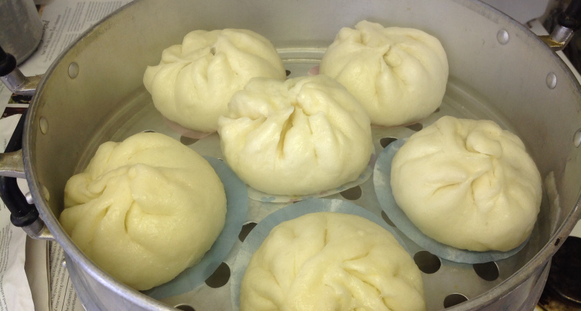 Сварила манты от Мираторга, взвесила начинку. Показываю, сколько внутри фарша, из чего он сделан и каков на вкус