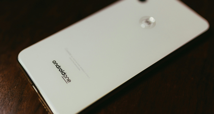 Эксперты выбрали 5 старых смартфонов, которые актуальны и в 2025 году. Они очень выгодные