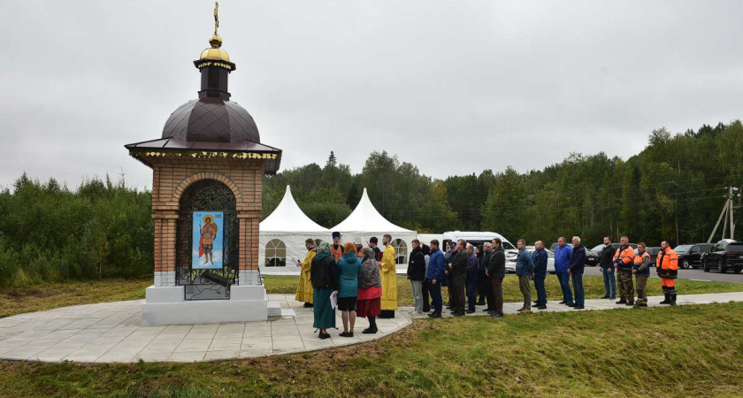 Митрополит Вологодский и Кирилловский Савва освятил часовню в память о погибших дорожниках