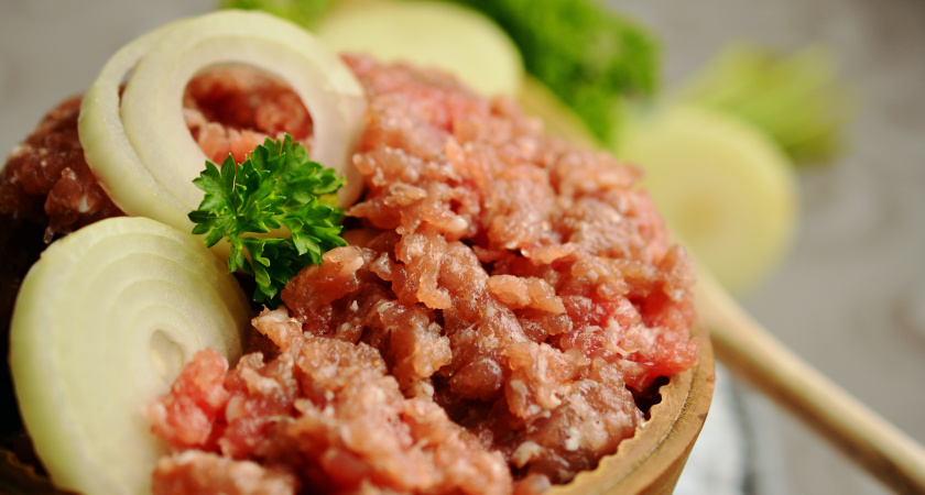 Зачем немцы едят сырой фарш: русскому человеку это трудно понять