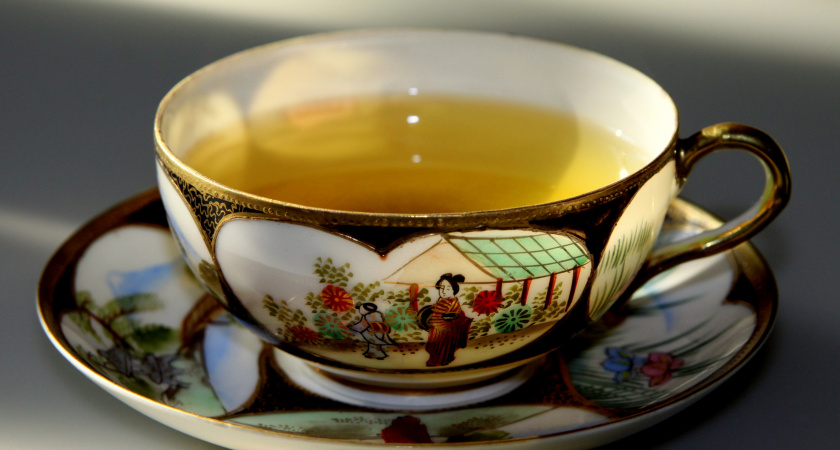 Почему нельзя заваривать чай крутым кипятком: раскрываем тонкости правильного чаепития