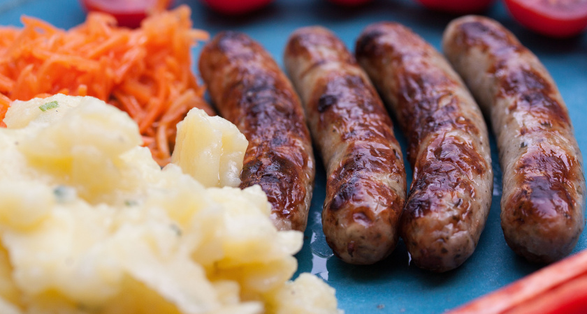 Никогда не покупайте эти колбаски для жарки даже по акции: Роскачество поставило этим маркам ноль