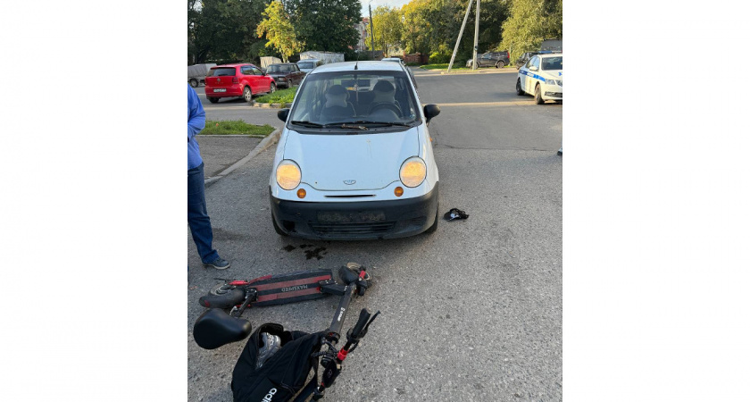В Вологде двое школьников на электромопеде пострадали в ДТП с иномаркой