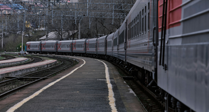 "Когда мы вернулись в свое купе, там уже спали чужие дедушка с бабушкой" (проводник и начальник поезда встали на сторону стариков)