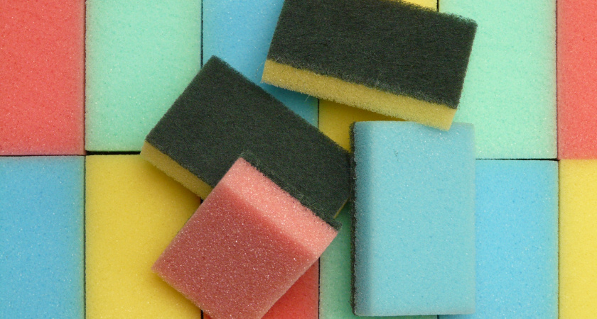 Зачем посыпать кухонную губку солью: запомните раз и навсегда