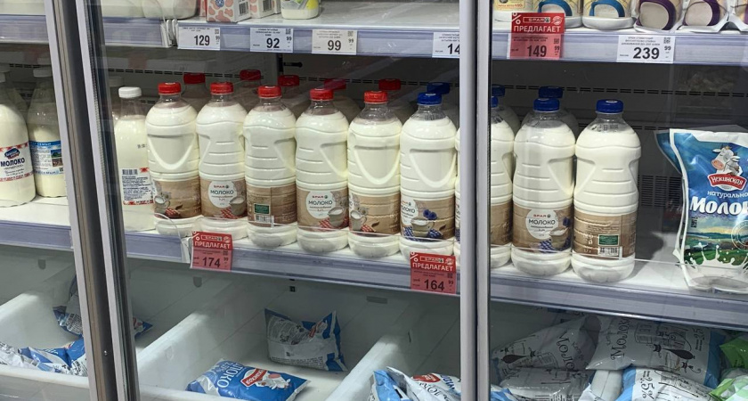 Крашеная мелом вода: Росконтроль назвал марки молока, которые не стоит покупать даже со скидкой
