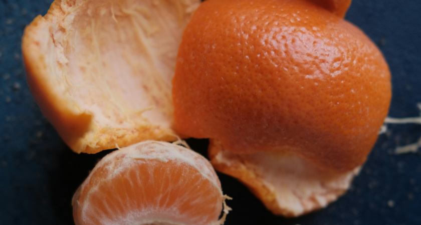 Не стоит выбрасывать мандариновую кожуру: способ с уксусом, о котором никто не говорит