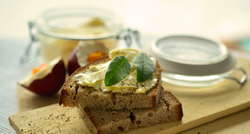 Паштет за 20 рублей из «Магнита»: что внутри консервов «из мяса птицы с зеленью» и на сколько бутербродов хватит одной банки