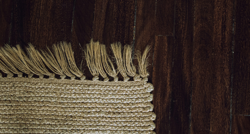 Названо лучшее напольное покрытие для прихожей: скрывает грязь и не стирается