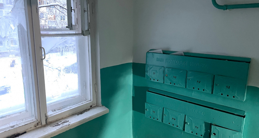 Почему в СССР подъезды красили только в синий и зеленый цвета: вы даже не задумывались об этом