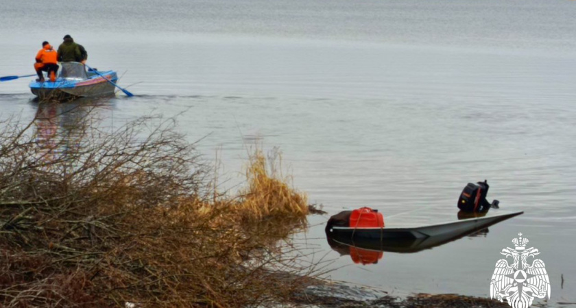 В Вологодской области разыскивают двух рыбаков после обнаружения пустой лодки