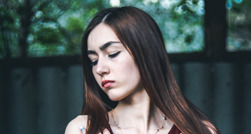 Берем лавровый лист и бутылку минералки– превращаем волосы в роскошную шевелюру: станут густыми и шелковистыми