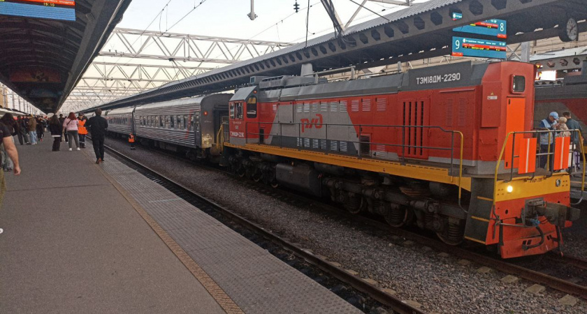 - Пользуетесь сразу двумя полками, а мне поесть не даете! Я из-за вас голодать должна?, - дама потребовала убрать детский манеж