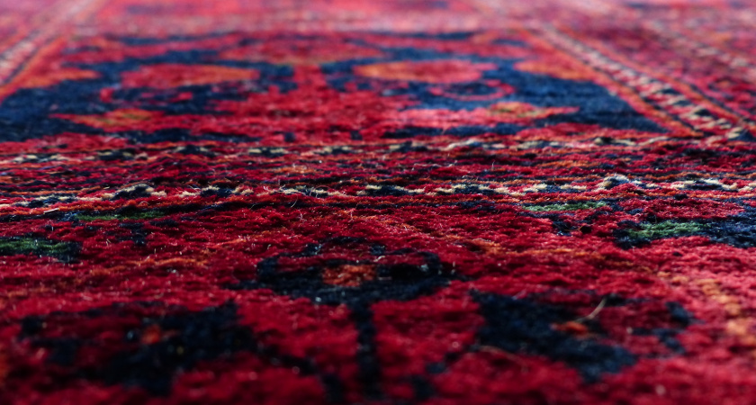 Ковер будет настолько чистым, что жалко по нему ходить: всего одна мелочь поможет избавиться от грязи