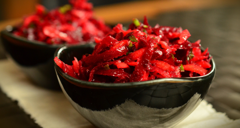 Ароматная свекла за 15 минут: простая уловка при варке делает овощ вкуснее и без вони на весь дом