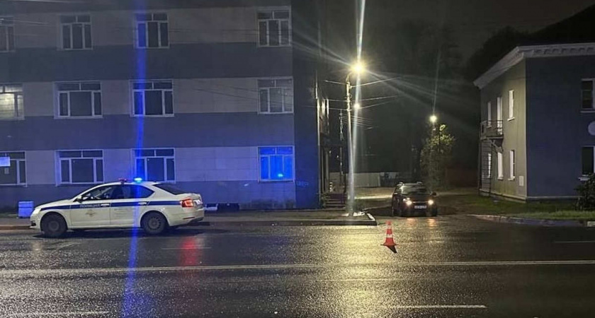 В Вологде водитель иномарки сбил пешехода и скрылся, бросив машину