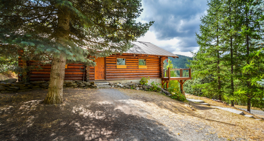 Чем небогатые финны мажут свои жилища, что они не боятся воды, плесени и огня: этот состав они называют русским