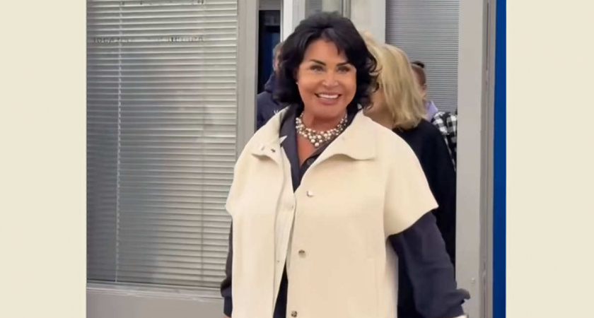 Надежду Бабкину встретили в аэропорту Вологды хлебом-солью